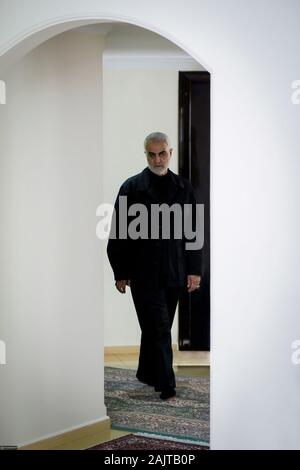 Iran: una dispensa non datata foto messe a disposizione dalla suprema iraniana Leader dell'ufficio mostra il le guardie rivoluzionarie iraniane Corps (IRGC) Tenente Generale e Comandante della Forza Quds Qasem Soleimani a Tehran, Iran. Soleimani e la milizia irachena comandante Abu Mahdi al-Muhandis furono uccisi il 03 gennaio 2020 a seguito di una di noi airstrike a Baghdad all'aeroporto internazionale. L'attacco giunge in mezzo alle crescenti tensioni tra Teheran e Washington. Credito: iraniano leader supremo dell'ufficio/ZUMA filo/Alamy Live News Foto Stock