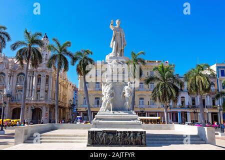 L'Avana, Cuba - 16 dicembre, 2019: Statua di Jose Marti in Havana Central Park Plaza situato tra il Capitolio e Central Street, Paseo del Prado Foto Stock