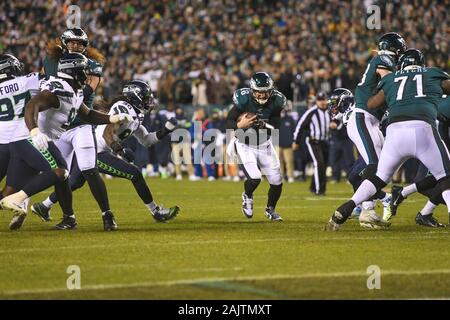 Philadelphia, PA, Stati Uniti d'America. 05 gen, 2020. Philadelphia Eagles quarterback Josh McCown (18) codifica durante il NFC wild card match tra i Seattle Seahawks e Philadelphia Eagles al Lincoln Financial Field di Philadelphia, PA. Credito: csm/Alamy Live News Foto Stock