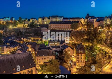Città di Lussemburgo, Lussemburgo - 21 settembre: vista serale della città vecchia scenografia al Ville Haute quartiere storico, un sito Patrimonio Mondiale dell'UNESCO il Sep Foto Stock