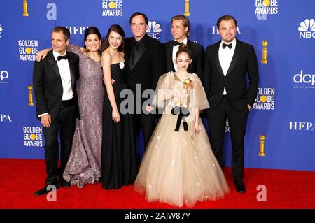 Beverly Hills, Stati Uniti d'America. 05 gen, 2020. David Heyman, Shannon McIntosh, Margaret Qualley, Quentin Tarantino, Brad Pitt, Julia Burri e Leonardo DiCaprio, vincitori Best Motion Picture Musical o commedia per 'una volta in Hollywood' in sala stampa durante la 77th Annuale di Golden Globe Awards presso il Beverly Hilton Hotel il 5 gennaio 2020 a Beverly Hills, la California. Credito: Geisler-Fotopress GmbH/Alamy Live News Foto Stock