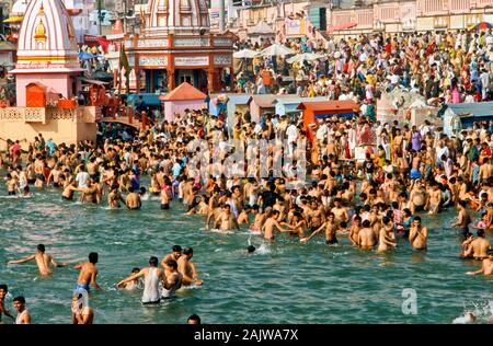 Har-Ki-Pauri-Ghat, la famosa la balneazione-ghat in Haridwar Foto Stock