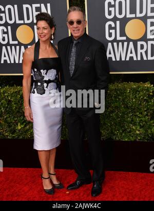 Los Angeles, California, USA. 05 gen, 2020. Tim Allen & Jane Hajduk arrivando al 2020 Golden Globe Awards presso il Beverly Hilton Hotel. Immagine: Paul Smith/Featureflash Credito: Paul Smith/Alamy Live News Foto Stock