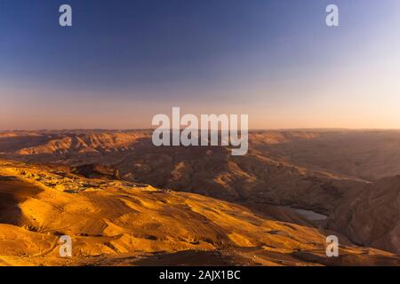 Wadi Al Hasa, splendida vista della valle, in serata, Kings Highway, route 35, karak, terra alta, Giordania, Medio Oriente e Asia Foto Stock