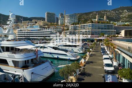 Monaco - Aprile 05, 2019: tante belle barche in cantiere di Yacht Club di Monaco. Foto Stock