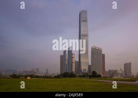 Il commercio internazionale (ICC abbreviata) è un 118 piani, 484 m (1,588 ft) grattacielo commerciale completata nel 2010 in West Kowloon, Hong Kong. Foto Stock