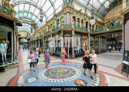 Leeds Victoria Quarter / Contea Arcade, Leeds, West Yorkshire, Inghilterra, Regno Unito, Europa Foto Stock