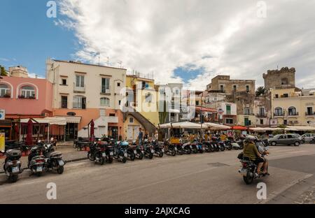 Porto di Forio Promeneade, Isola d'Ischia, Napoli, campania, Italy Foto Stock