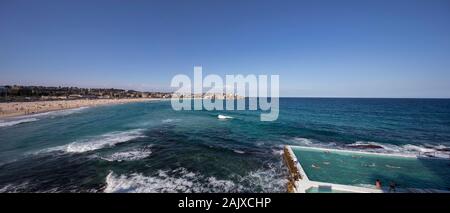 Il Bondi iceberg club di nuoto è un australiano inverno nuotatori club,[1] situato all'estremità sud di Bondi Beach a Sydney, Nuovo Galles del Sud Foto Stock