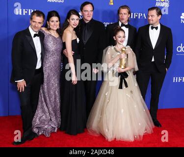 BEVERLY HILLS, Los Angeles, California, Stati Uniti d'America - 05 gennaio: David Heyman, Shannon McIntosh, Margaret Qualley, Quentin Tarantino, Brad Pitt, Julia Burri e Leonardo DiCaprio pongono nella sala stampa della 77th Annuale di Golden Globe Awards tenutosi presso il Beverly Hilton Hotel il 5 gennaio 2020 in Beverly Hills Los Angeles, California, Stati Uniti. (Foto di Xavier COLLIN/Image Press Agency) Foto Stock