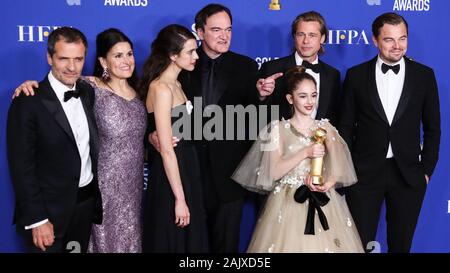 BEVERLY HILLS, Los Angeles, California, Stati Uniti d'America - 05 gennaio: David Heyman, Shannon McIntosh, Margaret Qualley, Quentin Tarantino, Brad Pitt, Julia Burri e Leonardo DiCaprio pongono nella sala stampa della 77th Annuale di Golden Globe Awards tenutosi presso il Beverly Hilton Hotel il 5 gennaio 2020 in Beverly Hills Los Angeles, California, Stati Uniti. (Foto di Xavier COLLIN/Image Press Agency) Foto Stock