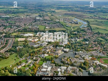 Una veduta aerea di York University Campus Occidentali, North Yorkshire, nell'Inghilterra del Nord, Regno Unito Foto Stock