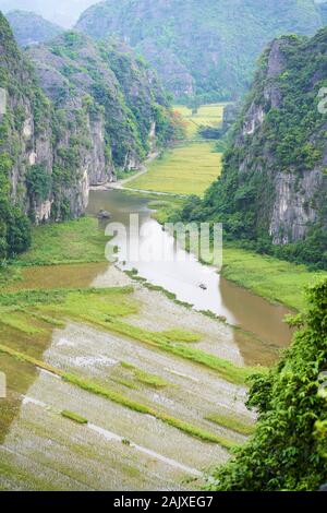 Ninh Bing campagne e colline rocciose Foto Stock