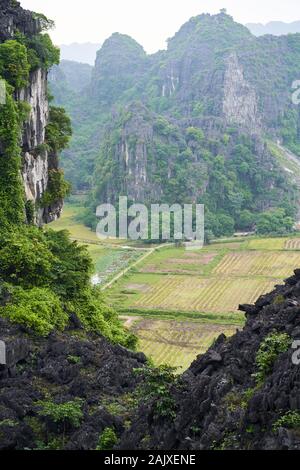 Ninh Bing campagne e colline rocciose Foto Stock