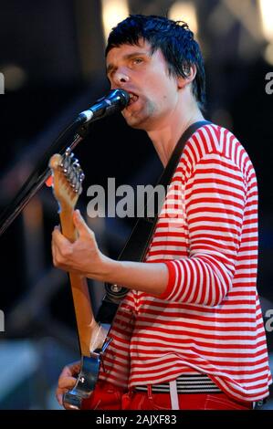 Verona Italia 09/05/2006, Arena : Matthew Bellamy dei Muse in concerto durante l'evento musicale "Festivalbar 2006". Foto Stock