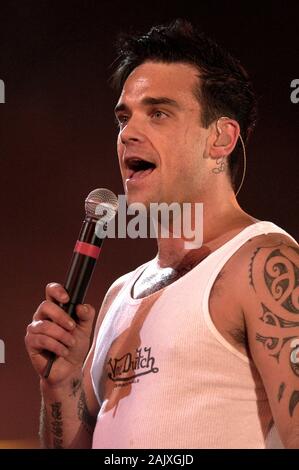 Milano Italia 31/05/2003 Arena Civica : Robbie Williams in concerto durante l'evento musicale "Festivalbar 2003".