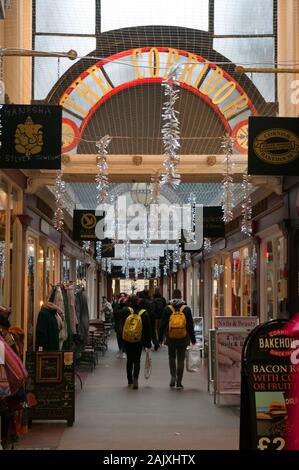 Il Corridoio Shopping Arcade Bath Somerset England Regno Unito Foto Stock