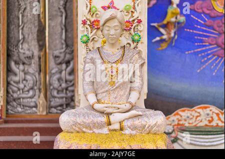 Yan Nawa, Bangkok / Tailandia / dicembre 22, 2019 : Wat Pariwat. Incredibile e posto strano. Ci sono un sacco di fatto a mano sculture all'esterno wal Foto Stock