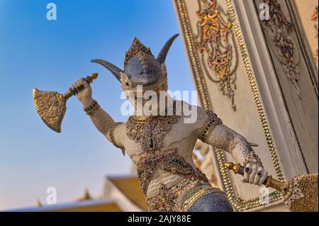 Yan Nawa, Bangkok / Tailandia / dicembre 22, 2019 : Wat Pariwat. Incredibile e posto strano. Ci sono un sacco di fatto a mano sculture all'esterno wal Foto Stock