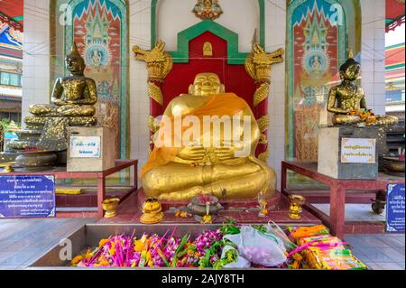 Yan Nawa, Bangkok / Tailandia / Novembre 22, 2019 : Wat Chong Lom. Tempio buddista che fornisce comfort quando avente il merito. Foto Stock