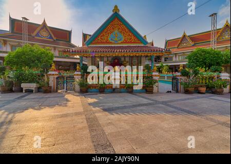 Yan Nawa, Bangkok / Tailandia / Novembre 22, 2019 : Wat Chong Lom. Tempio buddista che fornisce comfort quando avente il merito. Foto Stock