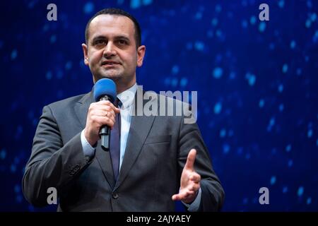 Stuttgart, Germania. 06 gen, 2020. Bijan Djir-Sarai (FDP, l) Membro del Bundestag tedesco, parla durante l'epifania della FDP in Stuttgart Opera House. Credito: Sebastian Gollnow/dpa/Alamy Live News Foto Stock