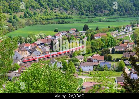 Dollnstein nel parco naturale di Altmühltal Foto Stock