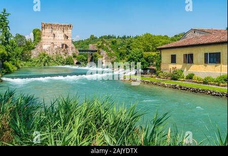 Il bel villaggio di Borghetto vicino a Valeggio sul Mincio. Provincia di Verona, regione Veneto, Italia Foto Stock