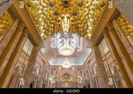 Abu Dhabi, Emirati Arabi Uniti: sontuose decorazioni degli interni del Palazzo Presidenziale (Qasr Al Watan), Palazzo della Nazione, interni Foto Stock