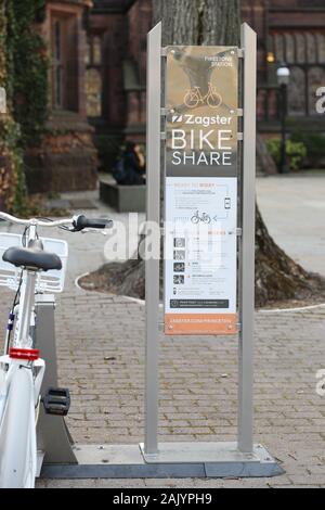 PRINCETON, NJ - 26 dicembre 2019: l'Università di Princeton accolto Zagster bikeshare al campus nei primi mesi del 2016. Foto Stock