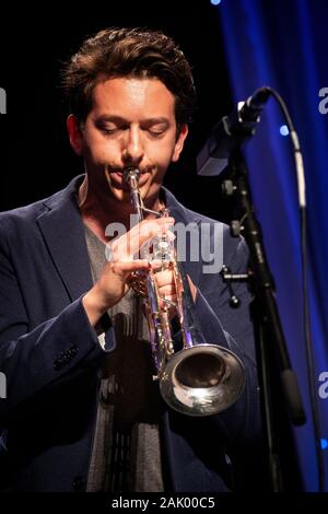 Freddie Gavita gioca flicorno con Freddie Gavita Quartet, Scarborough Jazz Festival 2019 Foto Stock