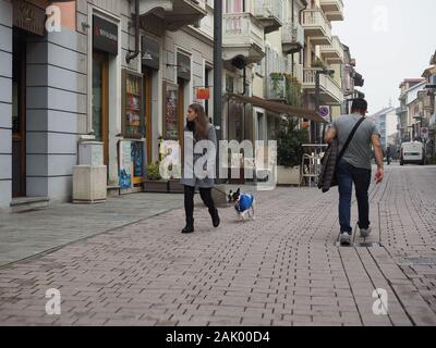 SETTIMO TORINESE, Italia - circa ottobre 2019: Via Italia strada pedonale principale Foto Stock
