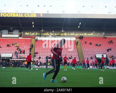 Watford i giocatori in fase di riscaldamento prima della FA cup gioco vs Tranmere Rovers Foto Stock