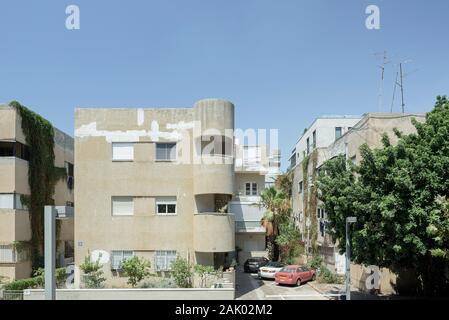 Il Bauhaus edificio residenziale a Tel Aviv. Tel Aviv, Tel Aviv, Israele. Architetto: vari, 2019. Foto Stock