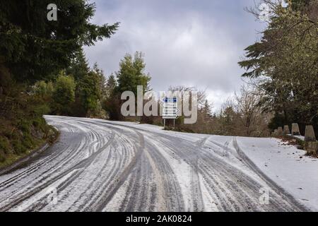 "Poiso' strada coperta di neve in Isola di Madeira, Portogallo Foto Stock