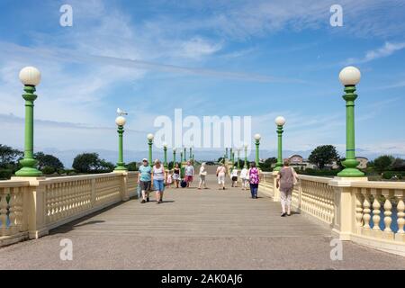 Ponte sul lago marino, Scarisbrick Avenue, King's Gardens, Southport, Merseyside England, Regno Unito Foto Stock