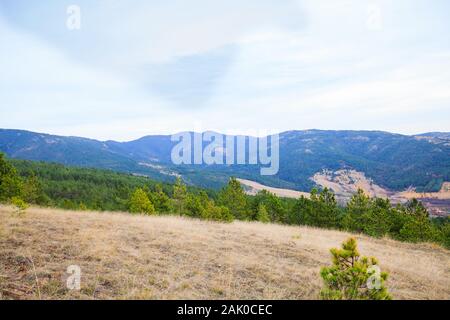 Splendida vista panoramica delle montagne area in occidente la Serbia, l'Europa. Il paesaggio naturale, la stagione autunnale. Foto Stock