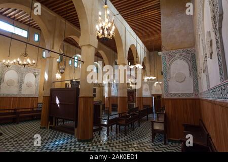 L'interno della Sinagoga Di Tad al Fassiyine nel vecchio quartiere ebraico (Mellah) a Fes (Fez), Marocco Foto Stock