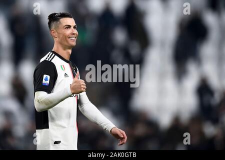 Torino, Italia - 06 January, 2020: Cristiano Ronaldo della Juventus FC celebra la vittoria alla fine della serie di una partita di calcio tra Juventus e Cagliari Calcio. La Juventus ha vinto 4-0 su Cagliari Calcio. Credito: Nicolò Campo/Alamy Live News Foto Stock