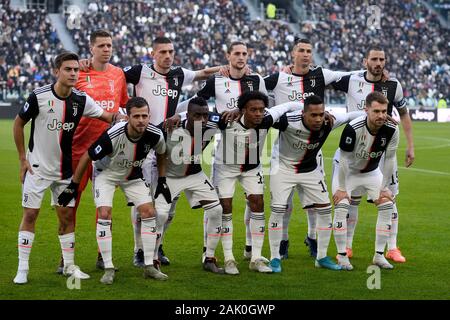 Torino, Italia - 06 January, 2020: i giocatori della Juventus FC posano per una foto del team prima della serie di una partita di calcio tra Juventus e Cagliari Calcio. La Juventus ha vinto 4-0 su Cagliari Calcio. Credito: Nicolò Campo/Alamy Live News Foto Stock