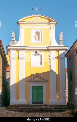 San Filippo e Giacomo chiesa nel piccolo villaggio Nicola, in Italia Foto Stock