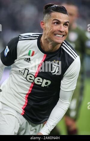 Torino, Italia. 06 gen, 2020. 7 cristiano ronaldo (Juventus) felicità durante la Juventus vs Cagliari, italiano di calcio di Serie A del campionato Gli uomini di Torino, Italia, gennaio 06 2020 Credit: Indipendente Agenzia fotografica/Alamy Live News Foto Stock