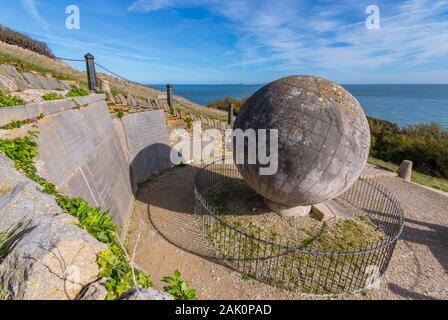 Il grande globo vicino castello Durlston in Durlston Country Park, Swanage, Dorset, Regno Unito Foto Stock