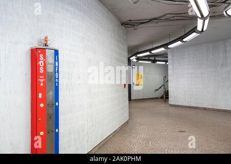 Fermata della metropolitana Messe-Ost, Gruga, il Ruhrbahn, a Essen, Germania, Foto Stock