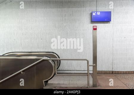 Fermata della metropolitana Messe-Ost, Gruga, il Ruhrbahn, a Essen, Germania, Foto Stock