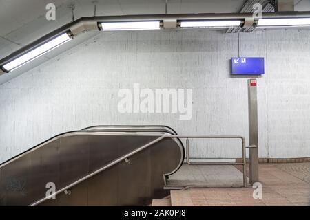 Fermata della metropolitana Messe-Ost, Gruga, il Ruhrbahn, a Essen, Germania, Foto Stock