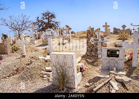 Joal-Fadiout, Senegal - aprile, 26, 2019: Baobabs sul cimitero cristiano. Città Joal-Fadiouth e comune nella regione di Thiès alla fine del Foto Stock