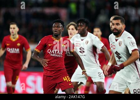 Amadou Diawara di Roma (C) in azione durante il campionato italiano di Serie A partita di calcio tra Roma e Torino FC il 5 gennaio 2020 presso lo Stadio Olimpico di Roma, Italia - Foto Federico Proietti/ESPA-immagini Foto Stock