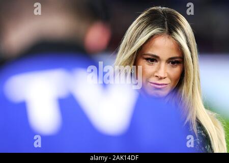 Il DAZN presentatore televisivo Diletta Leotta sul campo prima del campionato italiano di Serie A partita di calcio tra Roma e Torino FC il 5 gennaio 2020 presso lo Stadio Olimpico di Roma, Italia - Foto Federico Proietti/ESPA-immagini Foto Stock