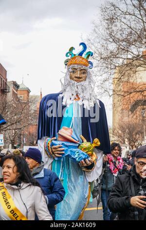 Xliii annuale di tre re della parata del giorno ospitati da El Museo del Barrio in Spanish Harlem, New York City. Foto Stock